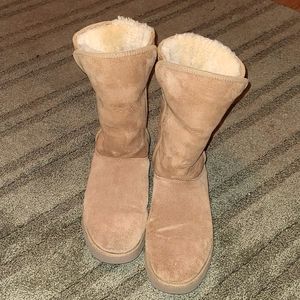 🌨👢NWOT UGG Boots🌨👢